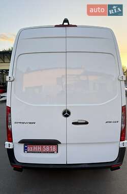 Грузовой фургон Mercedes-Benz Sprinter 2022 в 