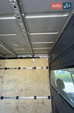 Грузовой фургон Mercedes-Benz Sprinter 2012 в 