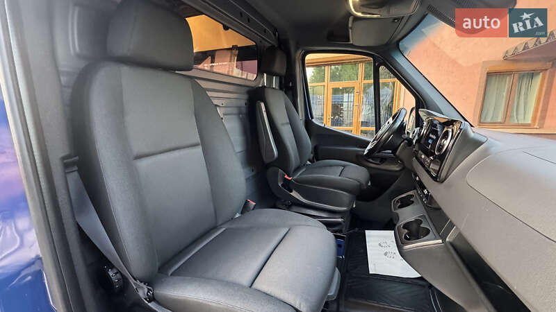 Вантажний фургон Mercedes-Benz Sprinter 2023 в Сваляві