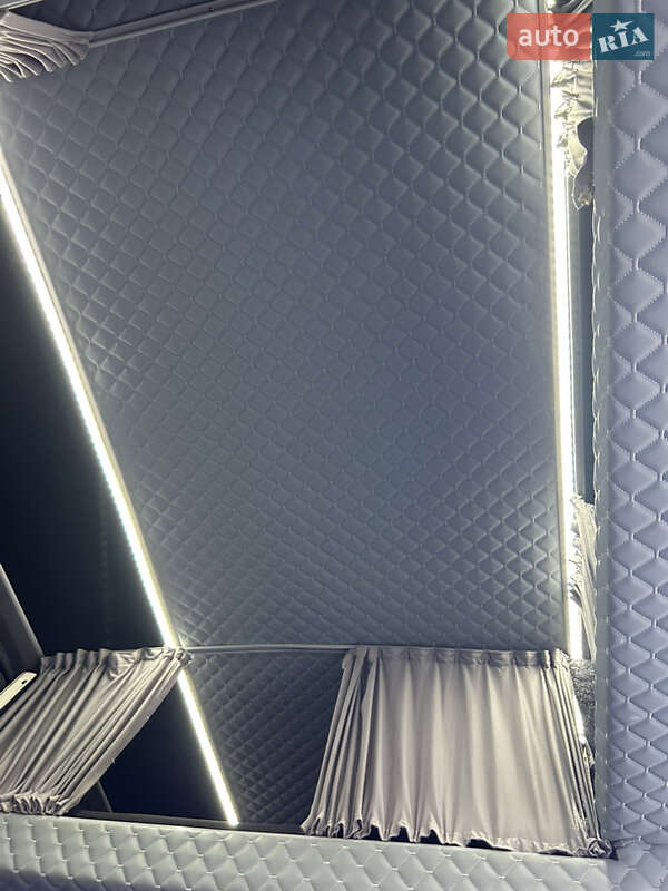 Вантажопасажирський фургон Mercedes-Benz Sprinter 2015 в Івано-Франківську