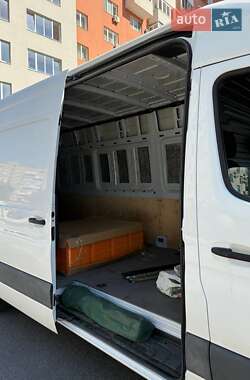 Грузовой фургон Mercedes-Benz Sprinter 2023 в 