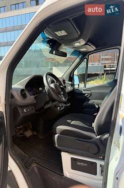 Грузовой фургон Mercedes-Benz Sprinter 2023 в 