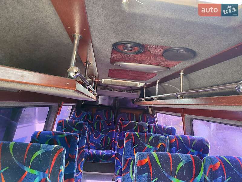 Пригородный автобус Mercedes-Benz Sprinter 2000 в Чорткове