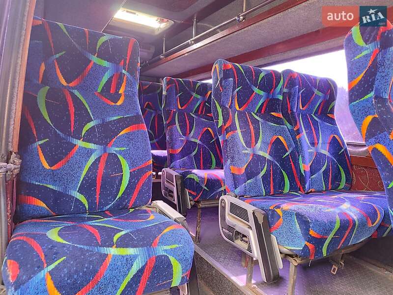 Пригородный автобус Mercedes-Benz Sprinter 2000 в Чорткове