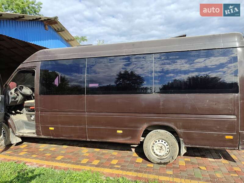 Пригородный автобус Mercedes-Benz Sprinter 2000 в Чорткове