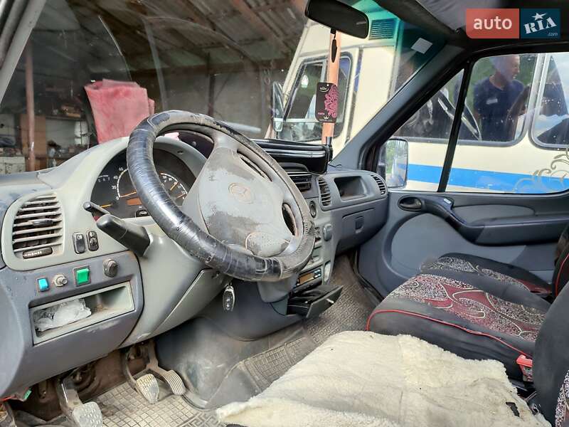 Пригородный автобус Mercedes-Benz Sprinter 2000 в Чорткове