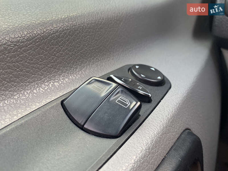 Грузопассажирский фургон Mercedes-Benz Sprinter 2016 в Стрые