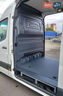 Грузовой фургон Mercedes-Benz Sprinter 2019 в 