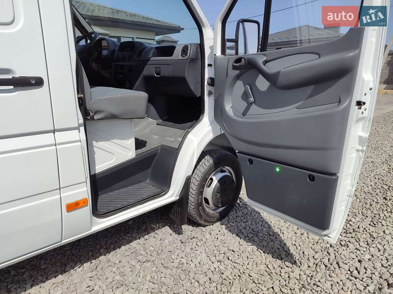 Грузовой фургон Mercedes-Benz Sprinter 2004 в Ровно