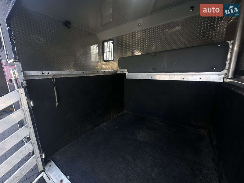 Для перевезення тварин Mercedes-Benz Sprinter 2002 в Бориславі
