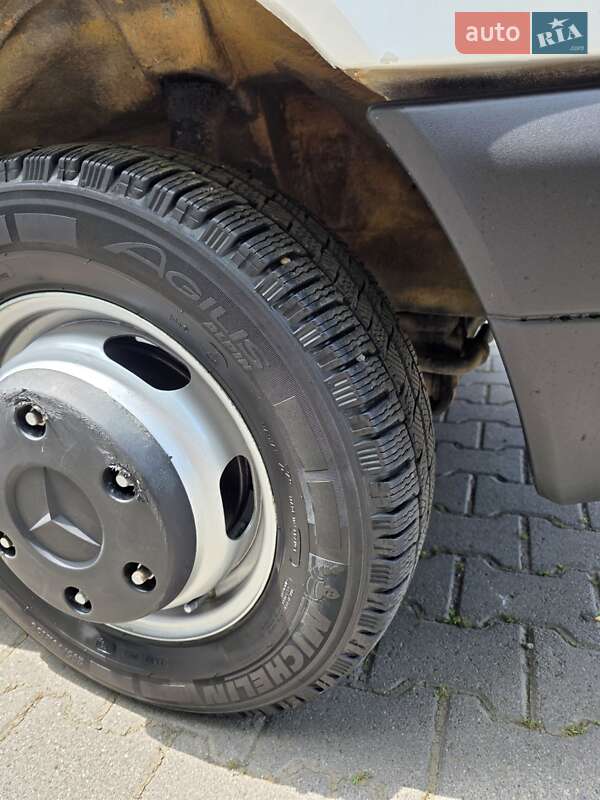 Вантажний фургон Mercedes-Benz Sprinter 2004 в Чернівцях