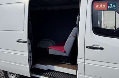 Грузовой фургон Mercedes-Benz Sprinter 2002 в 