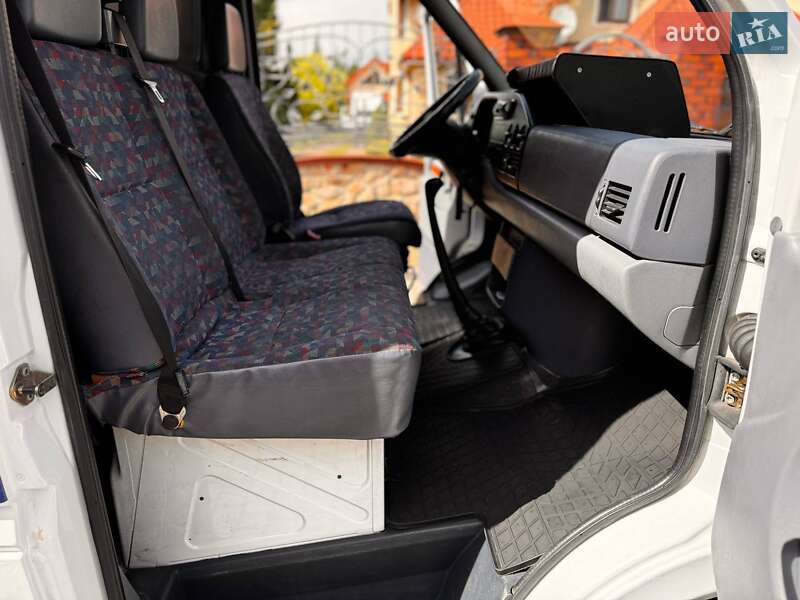 Грузовой фургон Mercedes-Benz Sprinter 1999 в Львове