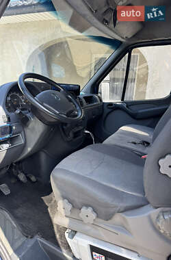 Грузопассажирский фургон Mercedes-Benz Sprinter 2000 в 