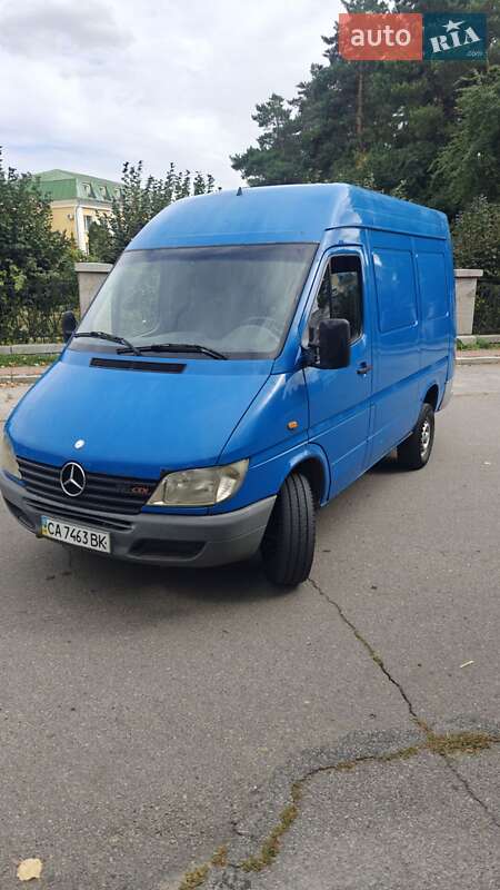 Грузовой фургон Mercedes-Benz Sprinter 2000 в 