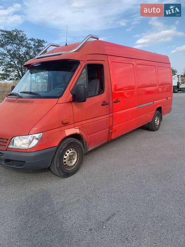 Грузовой фургон Mercedes-Benz Sprinter 2004 в 