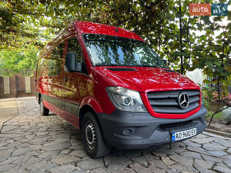 Грузовой фургон Mercedes-Benz Sprinter 2016 в 