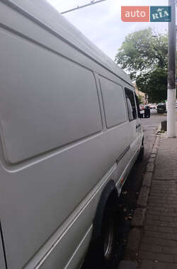 Грузовой фургон Mercedes-Benz Sprinter 2000 в 