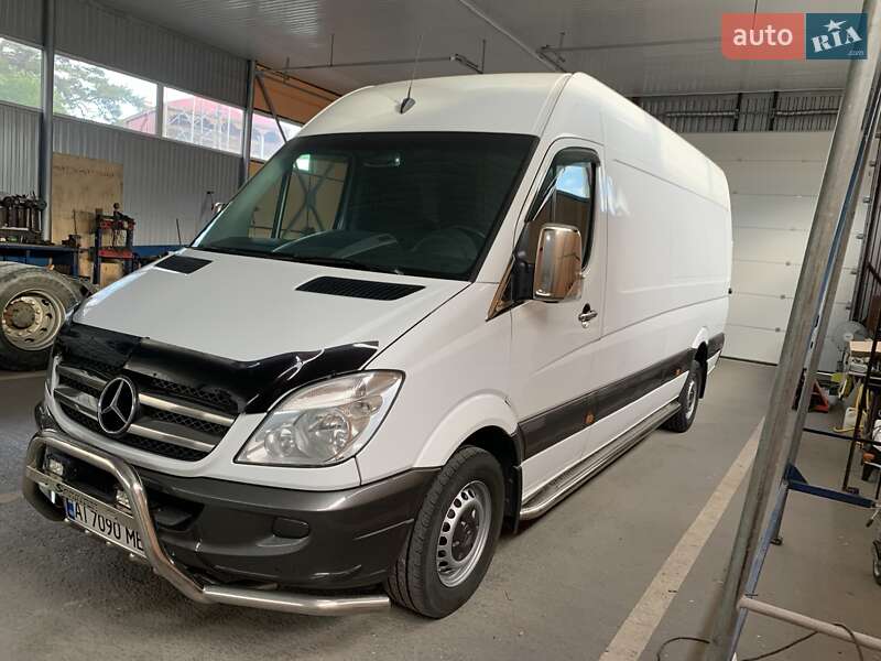 Грузовой фургон Mercedes-Benz Sprinter 2010 в 