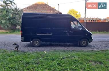 Грузовой фургон Mercedes-Benz Sprinter 2000 в 
