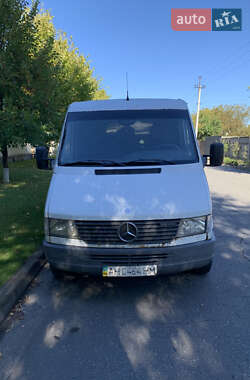 Грузовой фургон Mercedes-Benz Sprinter 2000 в 