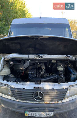 Грузовой фургон Mercedes-Benz Sprinter 2000 в 