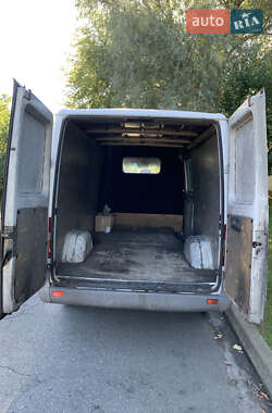 Грузовой фургон Mercedes-Benz Sprinter 2000 в 