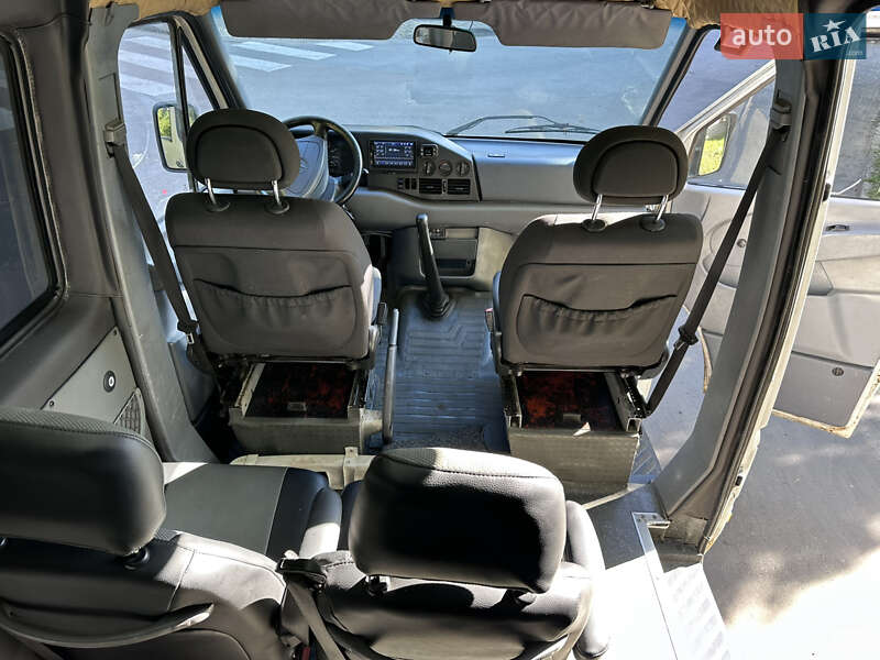 Грузопассажирский фургон Mercedes-Benz Sprinter 1996 в Львове