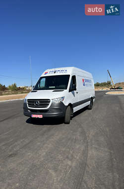 Грузовой фургон Mercedes-Benz Sprinter 2022 в 