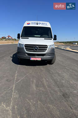 Грузовой фургон Mercedes-Benz Sprinter 2022 в 