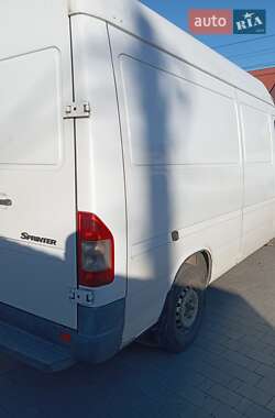 Грузовой фургон Mercedes-Benz Sprinter 2003 в 