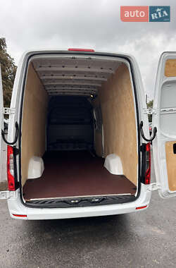 Грузовой фургон Mercedes-Benz Sprinter 2020 в 