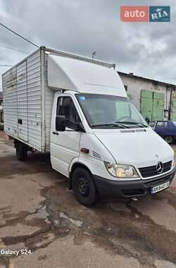 Грузовой фургон Mercedes-Benz Sprinter 2000 в 