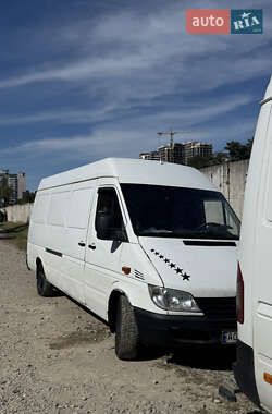Грузовой фургон Mercedes-Benz Sprinter 2000 в 