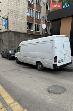 Грузовой фургон Mercedes-Benz Sprinter 2000 в 