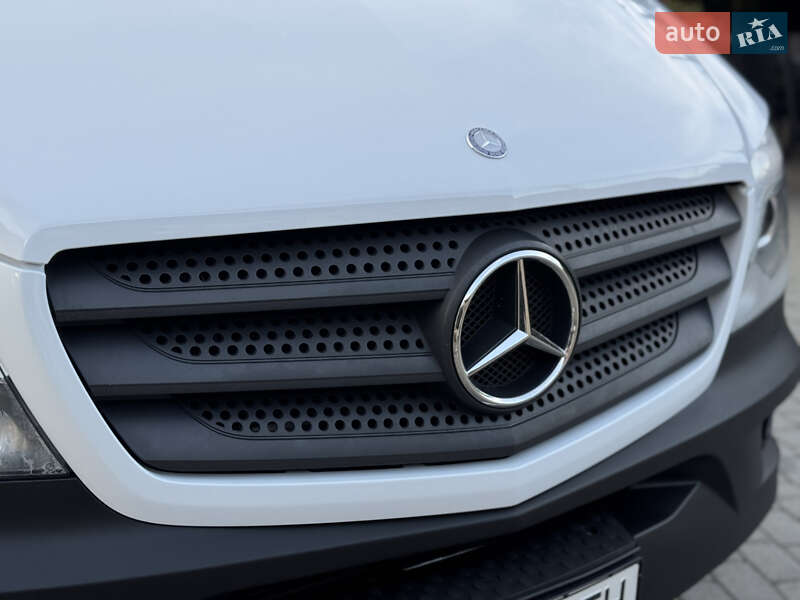 Вантажний фургон Mercedes-Benz Sprinter 2015 в Іршаві