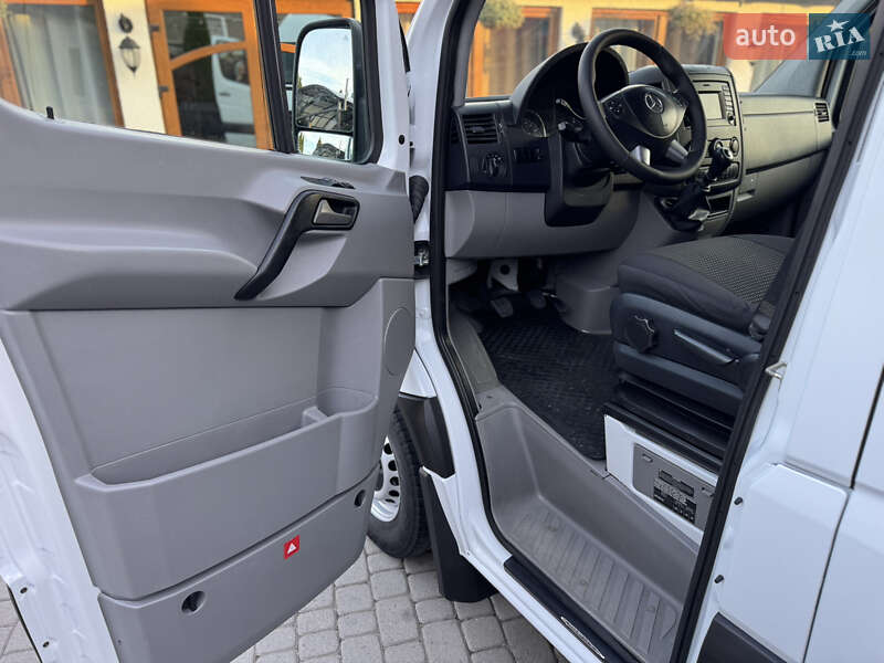 Вантажний фургон Mercedes-Benz Sprinter 2015 в Іршаві