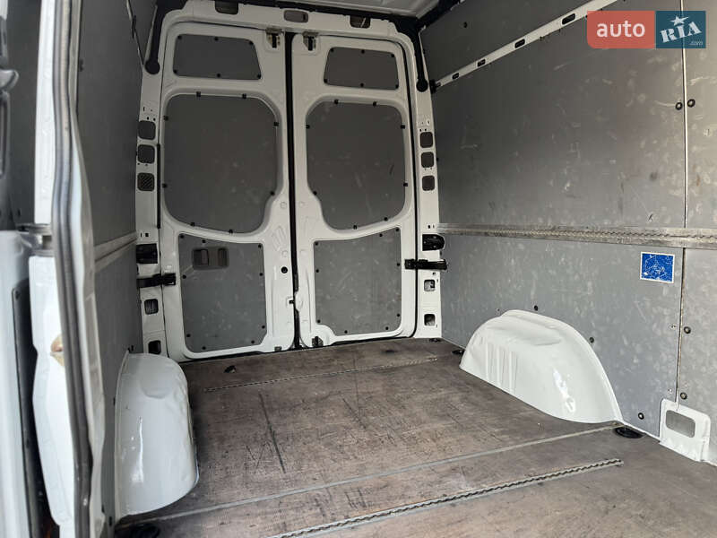 Вантажний фургон Mercedes-Benz Sprinter 2015 в Іршаві