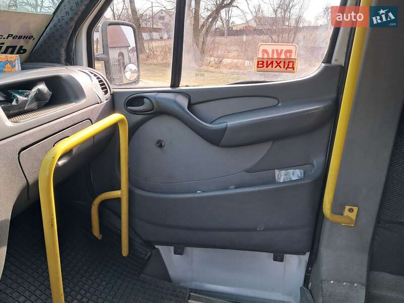 Приміський автобус Mercedes-Benz Sprinter 2001 в Борисполі