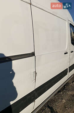 Грузовой фургон Mercedes-Benz Sprinter 2022 в 