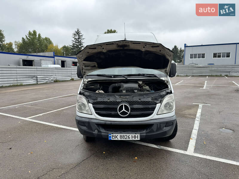 Грузовой фургон Mercedes-Benz Sprinter 2011 в Ровно