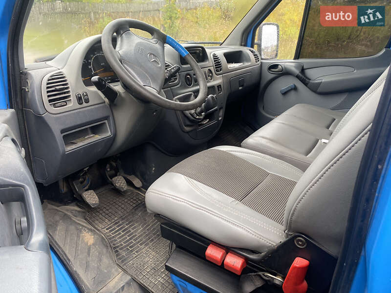 Грузопассажирский фургон Mercedes-Benz Sprinter 2005 в Костополе