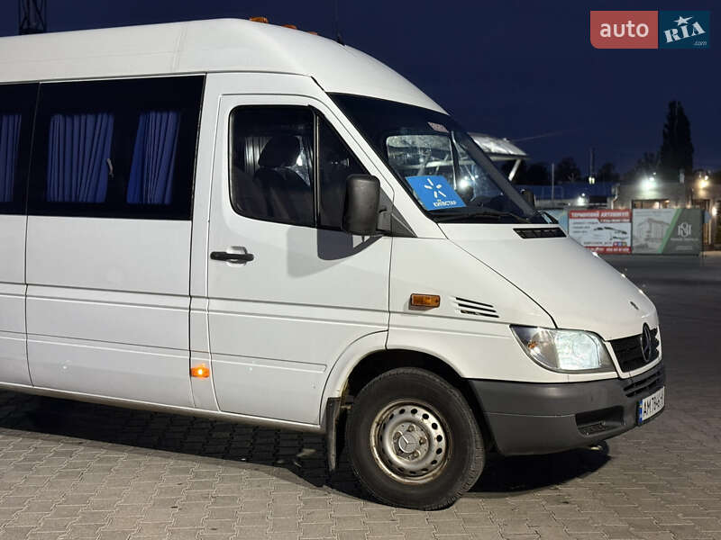 Вантажопасажирський фургон Mercedes-Benz Sprinter 2005 в Звягелі
