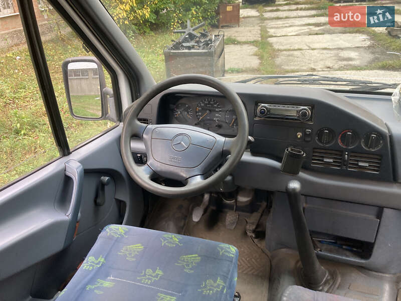 Вантажопасажирський фургон Mercedes-Benz Sprinter 1998 в Полтаві