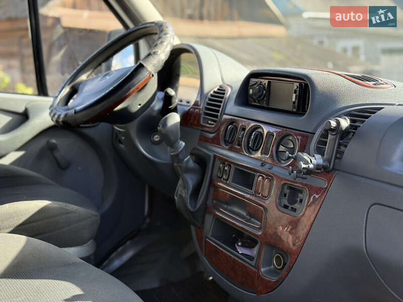 Вантажопасажирський фургон Mercedes-Benz Sprinter 2005 в Звягелі