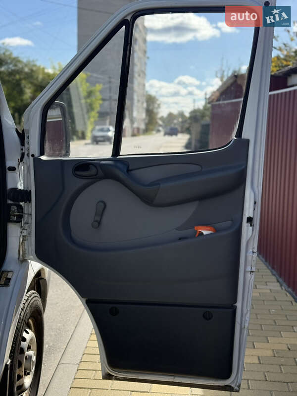 Вантажопасажирський фургон Mercedes-Benz Sprinter 2005 в Звягелі