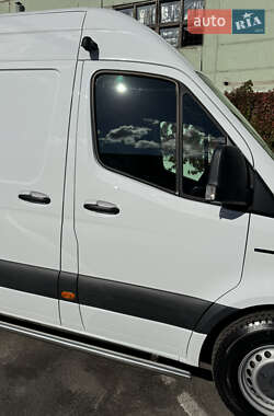 Грузовой фургон Mercedes-Benz Sprinter 2021 в 