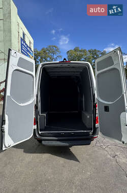 Грузовой фургон Mercedes-Benz Sprinter 2021 в 