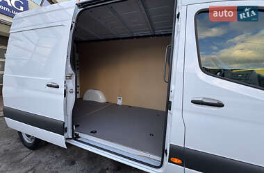 Грузовой фургон Mercedes-Benz Sprinter 2024 в 