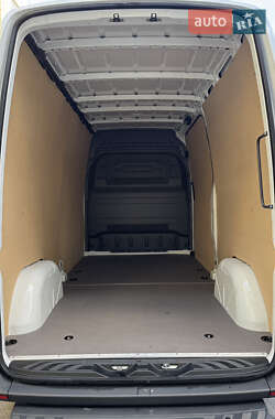 Грузовой фургон Mercedes-Benz Sprinter 2024 в 
